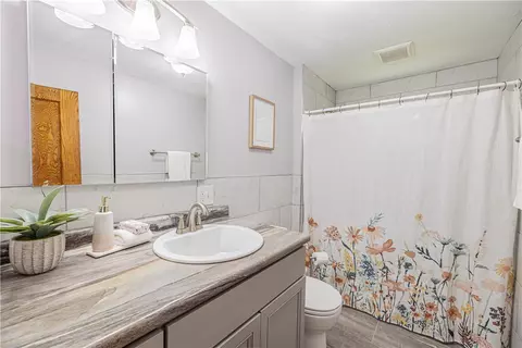 Bath - 10 Scenic View Dr, Irondequoit, NY 14622 photo 1 of 1