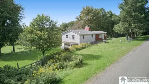 7607 Stateland Rd, New Albion, NY 14719