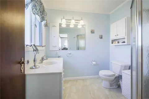 Bath - 303 Somershire Dr, Irondequoit, NY 14617 photo 1 of 5