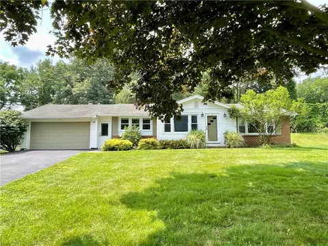 10 Pine Hill Dr, Perinton, NY 14534