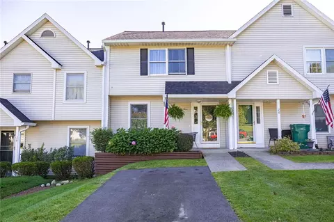 27 Old Meadow Ct, Livonia, NY 14487