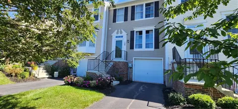 108 Courtshire Ln, Penfield, NY 14526