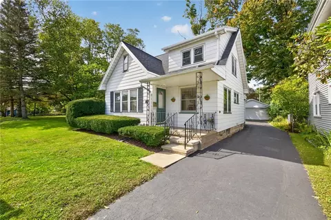 25 Tyburn Way, Brighton, NY 14610