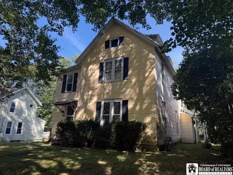 17 Tew St, Jamestown, NY 14701