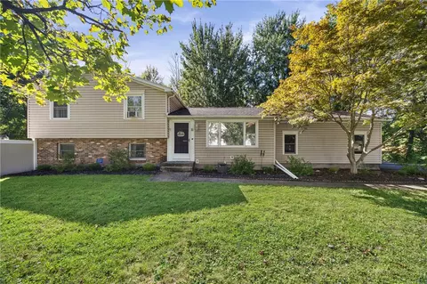 18 Burton St, Galen, NY 14433