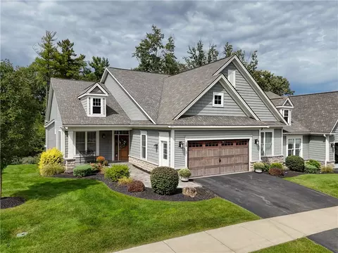 16 Greenpoint Trl, Pittsford, NY 14534