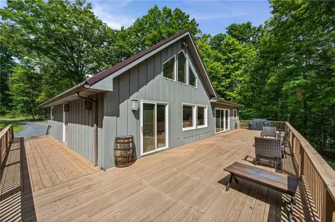 Exterior - 4231 Vine Rd, Jerusalem, NY 14527 photo 3 of 12
