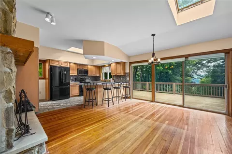 Living - 4231 Vine Rd, Jerusalem, NY 14527 photo 6 of 7