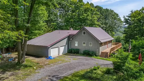 Exterior - 4231 Vine Rd, Jerusalem, NY 14527 photo 11 of 12