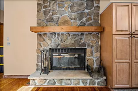 Living - 4231 Vine Rd, Jerusalem, NY 14527 photo 5 of 7