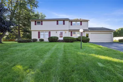 185 Viennawood Dr, Rochester, NY 14618