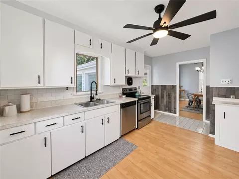 Kitchen - 260 Pardee Rd, Irondequoit, NY 14609 photo 4 of 5