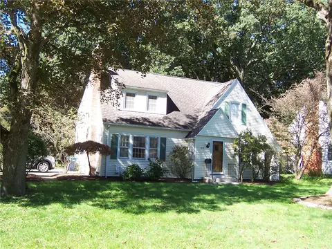 182 Commodore Pkwy, Rochester, NY 14625