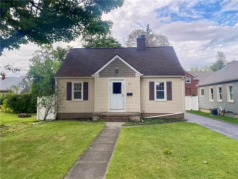 62 Briarcliff Rd, Greece, NY 14616