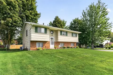 189 Kenwick Dr, Rochester, NY 14623