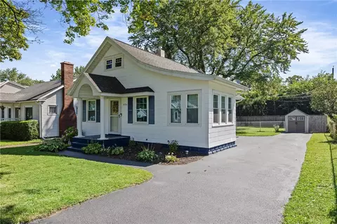 Exterior - 434 Crossfield Rd, Irondequoit, NY 14609 photo 4 of 11