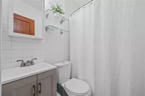 Bath - 434 Crossfield Rd, Irondequoit, NY 14609 photo 1 of 4