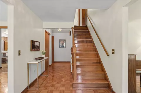 Entry Way - 33 Scotch Ln, Irondequoit, NY 14617 photo 4 of 5