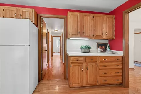 Entry Way - 33 Scotch Ln, Irondequoit, NY 14617 photo 3 of 5