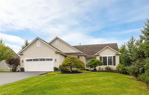 1075 Channing Woods Dr, Webster, NY 14580