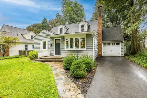 162 Clovercrest Dr, Rochester, NY 14618