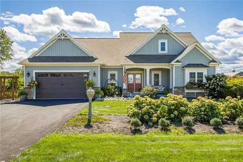 415 Wilder Rd, Parma, NY 14468
