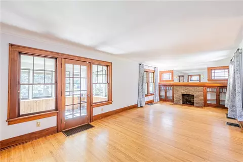 Living - 35 Poppy St, Irondequoit, NY 14617 photo 2 of 5