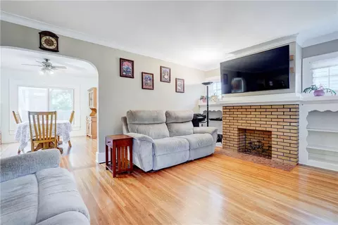Living - 27 Biltmore Dr, Irondequoit, NY 14617 photo 3 of 3