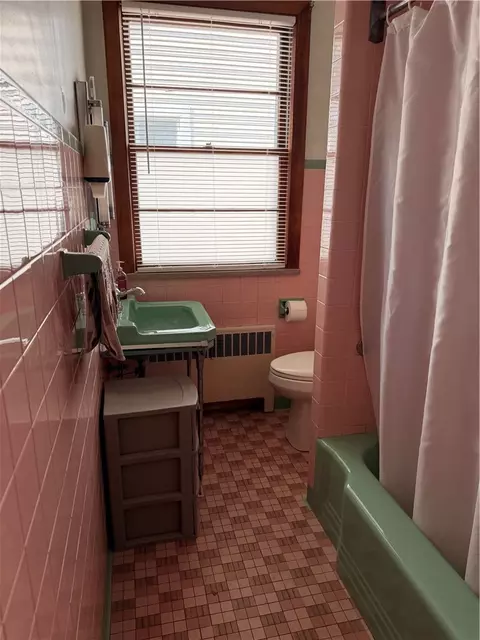 Bath - 209 Armstrong Ave, Irondequoit, NY 14617 photo 3 of 3