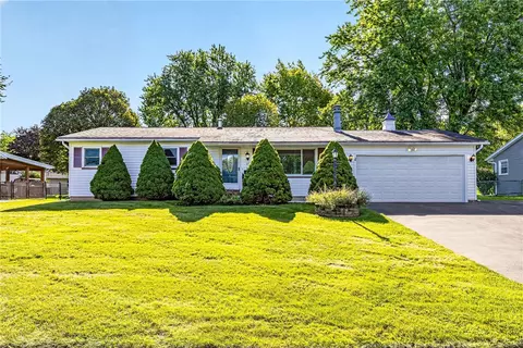 16 Ramsgate Dr, Gates, NY 14624