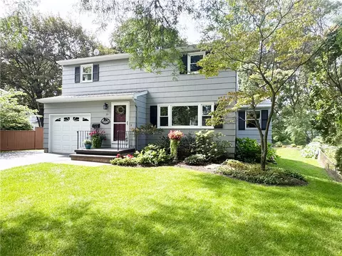 33 Meadow Dr, Rochester, NY 14618