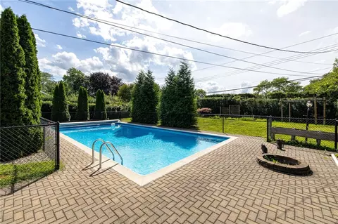 Exterior - 105 Pine Tree Ln, Irondequoit, NY 14617 photo 3 of 7