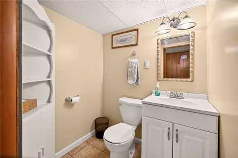 Bath - 105 Pine Tree Ln, Irondequoit, NY 14617 photo 2 of 3