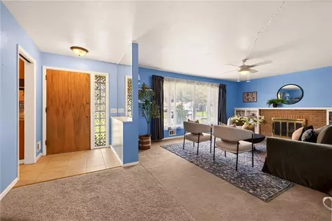 Entry Way - 105 Pine Tree Ln, Irondequoit, NY 14617 photo 1 of 2
