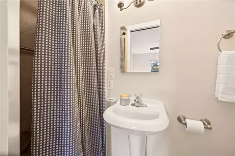 Bath - 105 Pine Tree Ln, Irondequoit, NY 14617 photo 3 of 3