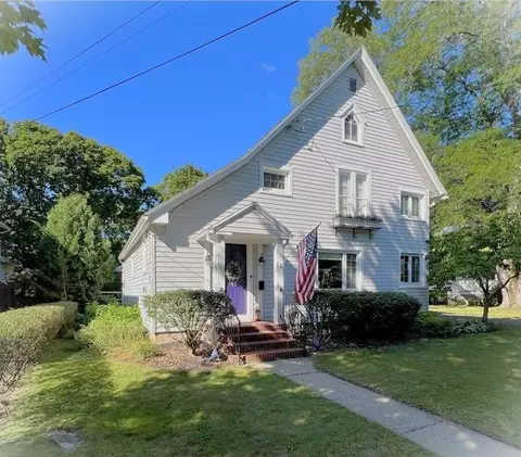 142 Park St, Canandaigua, NY 14424