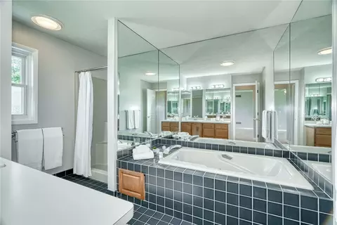 Bath - 286 Phillips Rd, Webster, NY 14580 photo 2 of 5