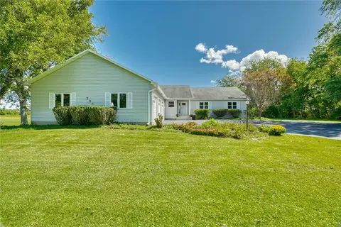 Exterior - 286 Phillips Rd, Webster, NY 14580 photo 2 of 10