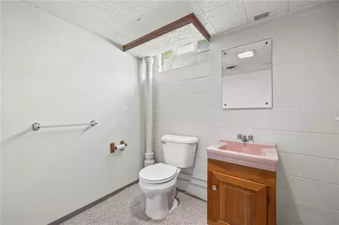 Bath - 135 Dierdre Dr, Irondequoit, NY 14617 photo 1 of 3