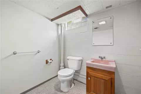Bath - 135 Dierdre Dr, Irondequoit, NY 14617 photo 1 of 3