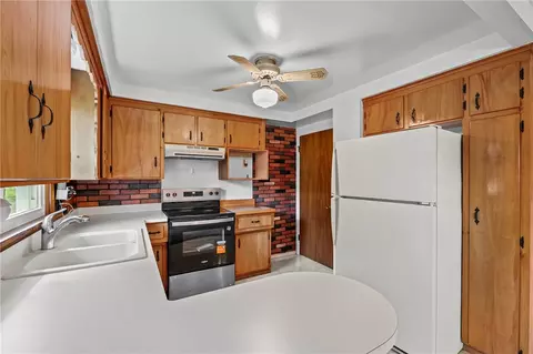 Kitchen - 135 Dierdre Dr, Irondequoit, NY 14617 photo 3 of 3