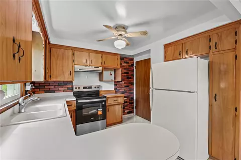Kitchen - 135 Dierdre Dr, Irondequoit, NY 14617 photo 3 of 3