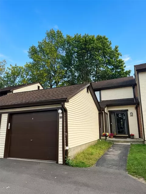 1252 Charlesgate Cir, East Amherst, NY 14051