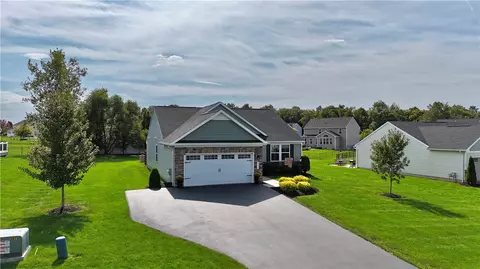 6175 Omega Dr, Farmington, NY 14425