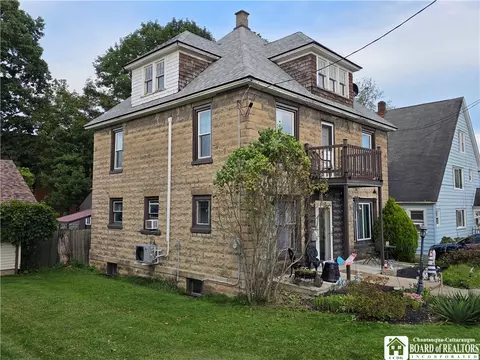 8 Curtis St, Jamestown, NY 14701