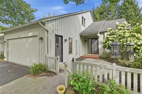 5 Hill Creek Rd, Rochester, NY 14625