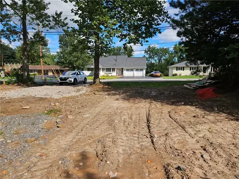945 Hinchey Rd, Gates, NY 14624