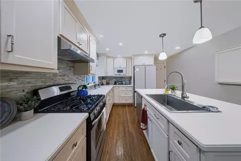 Kitchen - 947 Copperkettle Rd, Webster, NY 14580 photo 2 of 6