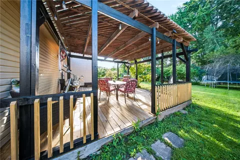 Exterior - 947 Copperkettle Rd, Webster, NY 14580 photo 4 of 8