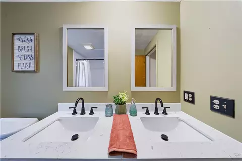 Bath - 947 Copperkettle Rd, Webster, NY 14580 photo 3 of 4